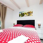 Holiday House Sandi